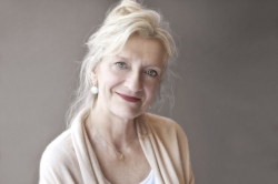 STAR TRIBUNE - ELIZABETH STROUT'S NOVELS ARE SUFFUSED WITH THE SALTY TANG OF MAINE BY LAURIE HERTZEL